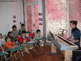 Trong giờ học lớp Cảm thụ Âm nhạc Đồ Rê Mí cơ sở I:  166 - 168 Hào Nam, Hà Nội. ĐT (04) 3511 6565